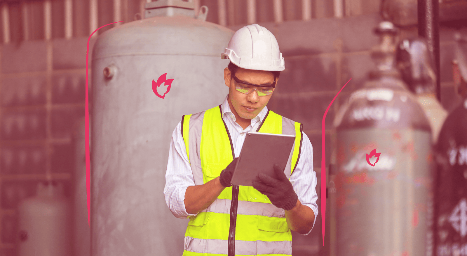 Engenheiro de segurança inspecionando planta